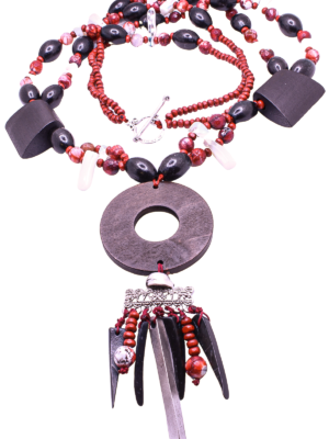 Ethnic necklace with natural elements